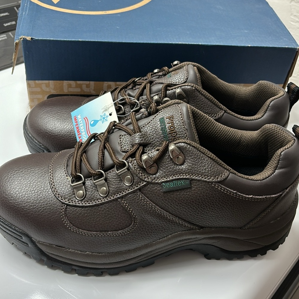 Propet cliffwalker waterproof low boot sz 10.5 wide & 9.5 xx(5e) brown. New